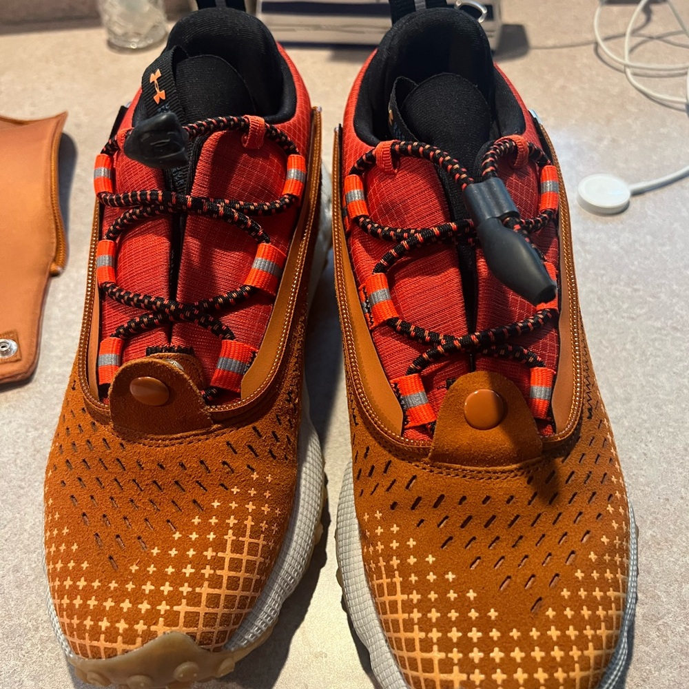 Under Armour HOVR Summit FT 
Delta Running Shoes, size 7.5 NEW 
With box.